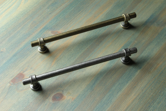 Ручка-скоба мебельная Trodos "DMZ-50039" 224мм сплав ЦАМ 286гр, античное серебро